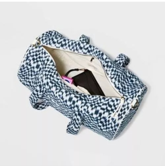 Universal Thread Jagquard Print Duffel Weekender Bag - Picture 3 of 4